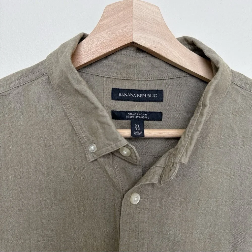 Banana Republic Mens Xlarge Untucked Standard-Fit Chambray Shirt Washed Olive